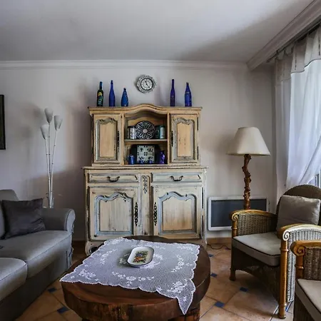 Pieces Pers Proche Commerces - Pieces 58 Apartment