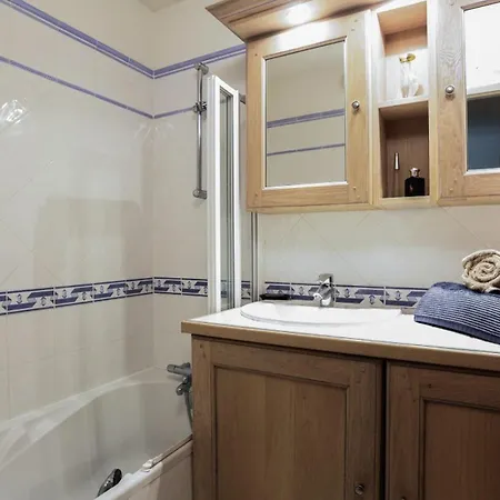 Pieces Pers Proche Commerces - Pieces 58 Apartment